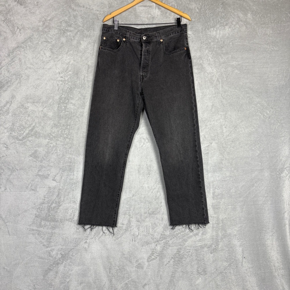 Levis 501 Original Fit Faded Black Straight Leg Raw Hem Jeans 32 0939
